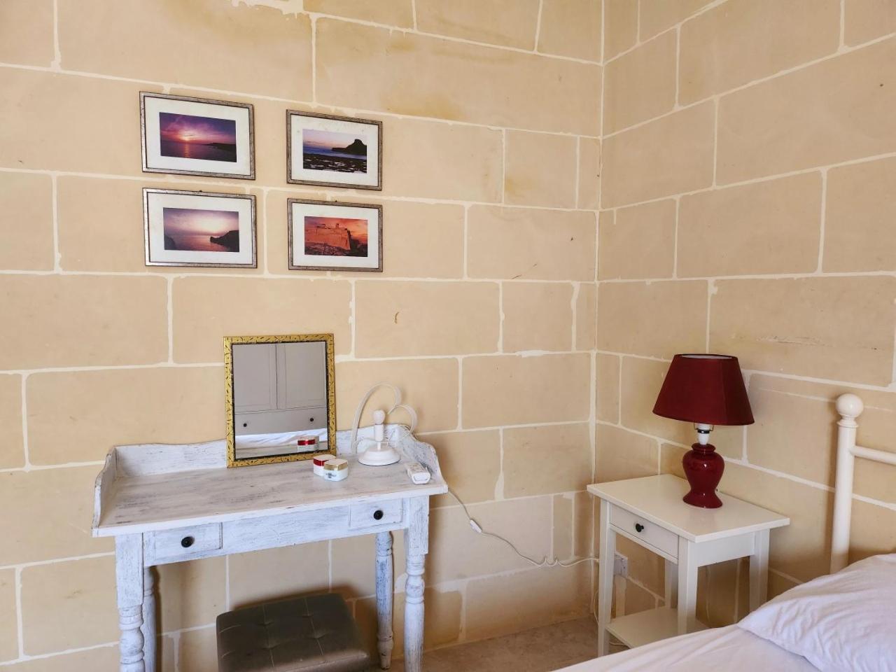 Palm Court Apartment Xlendi Bagian luar foto