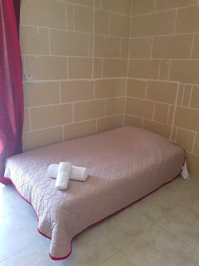Palm Court Apartment Xlendi Bagian luar foto
