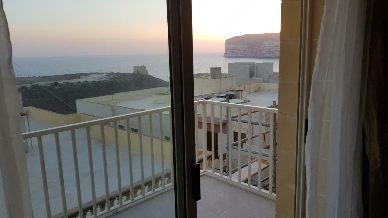 Palm Court Apartment Xlendi Bagian luar foto