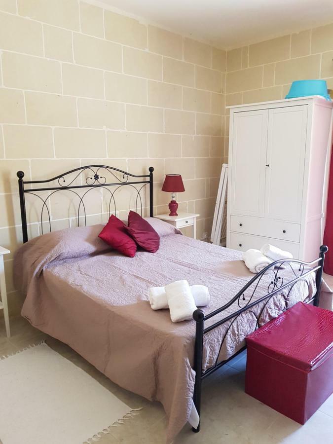 Palm Court Apartment Xlendi Bagian luar foto
