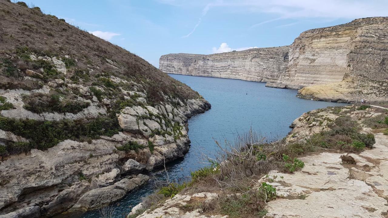 Palm Court Apartment Xlendi Bagian luar foto
