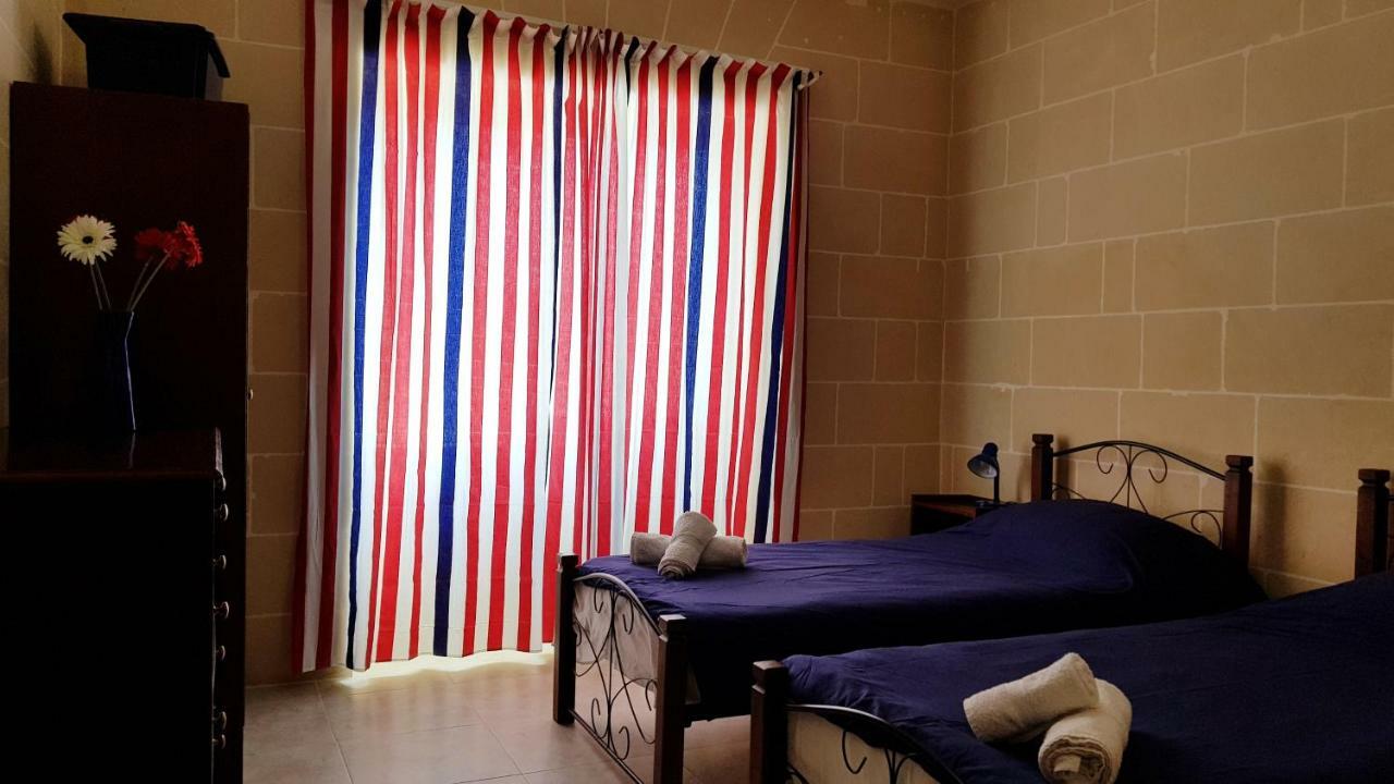 Palm Court Apartment Xlendi Bagian luar foto